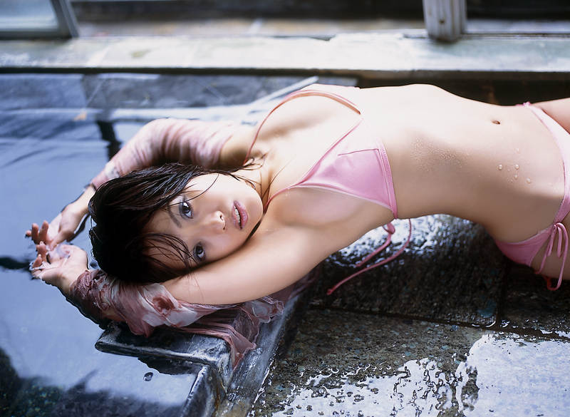 Hitomi Itoh in a bikini