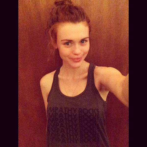 Holland Roden taking a selfie