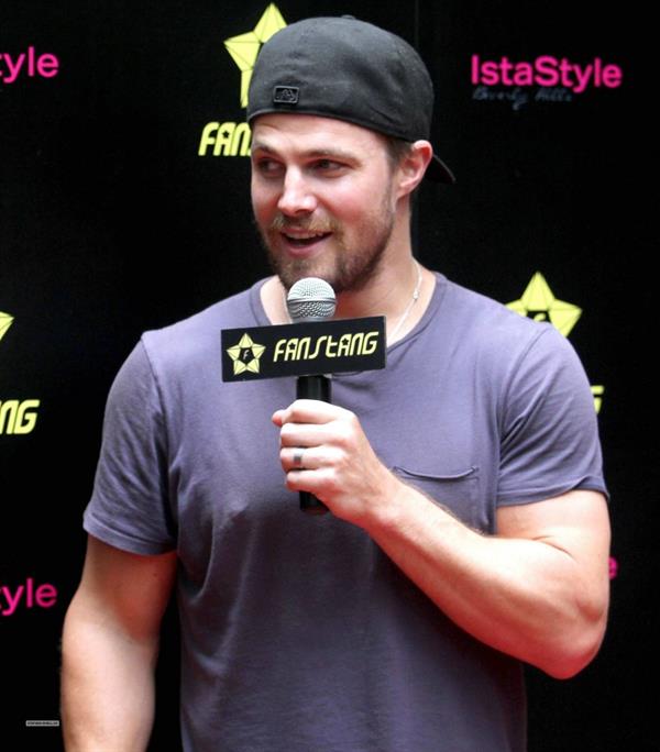 Stephen Amell