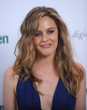 Alicia Silverstone attends the 2009 Heart of Green Awards at Hearst Tower