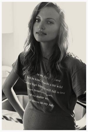 Pregnant Amanda Booth - At home - June 14, 2014  