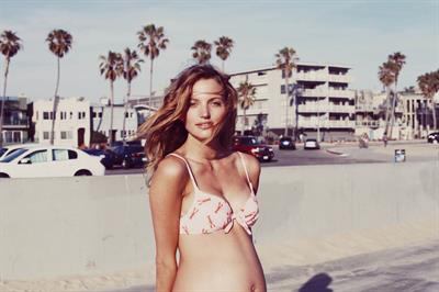 Pregnant Amanda Booth - At home - June 14, 2014  