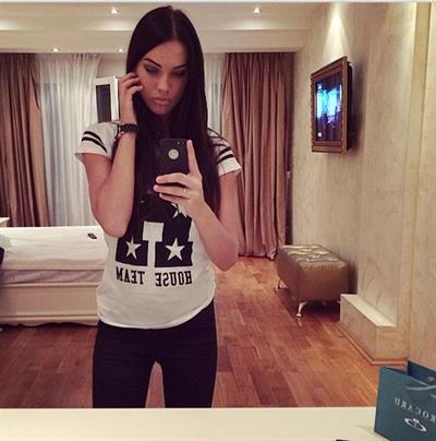 Dasha Dereviankina taking a selfie