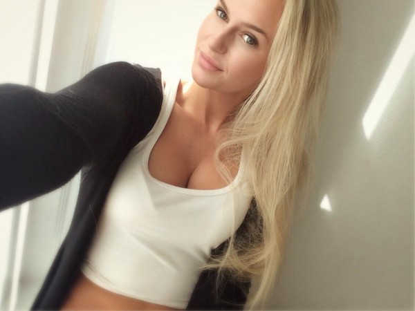 Anna Nyström taking a selfie