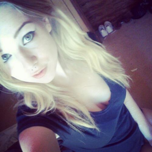 Alaina Fox taking a selfie