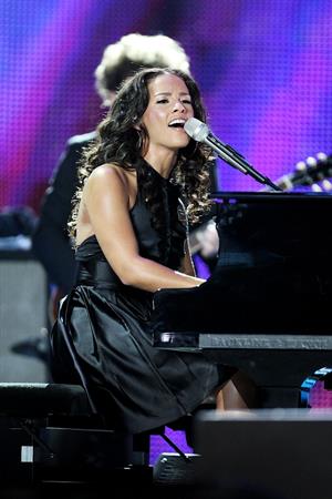 Alicia Keys performing at the World Music Awards 