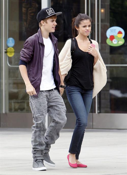Selena Gomez Pictures Selena Gomez and Justin Bieber in Los Angeles on September 16, 2011