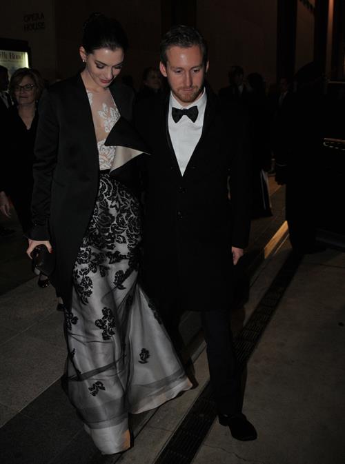 Anne Hathaway Pictures Anne Hathaway enters Kennedy Center for rehearsals on December 3, 2011