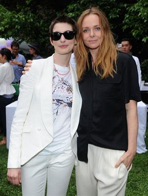 Anne Hathaway Stella McCartney Spring 2012 Presentation Dinner on June 11, 2012