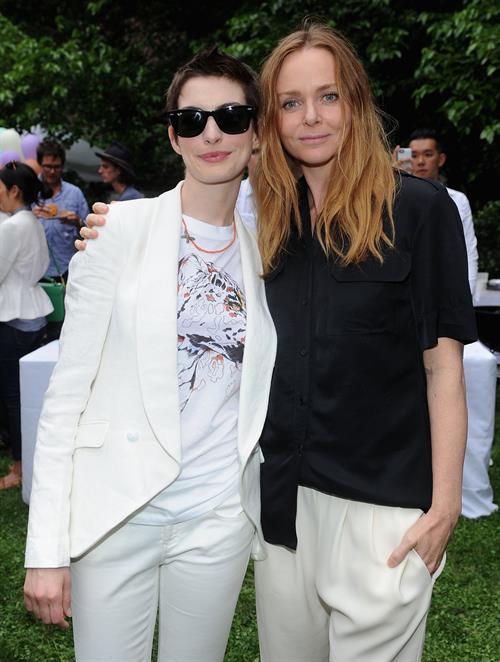 Anne Hathaway Stella McCartney Spring 2012 Presentation Dinner on June 11, 2012