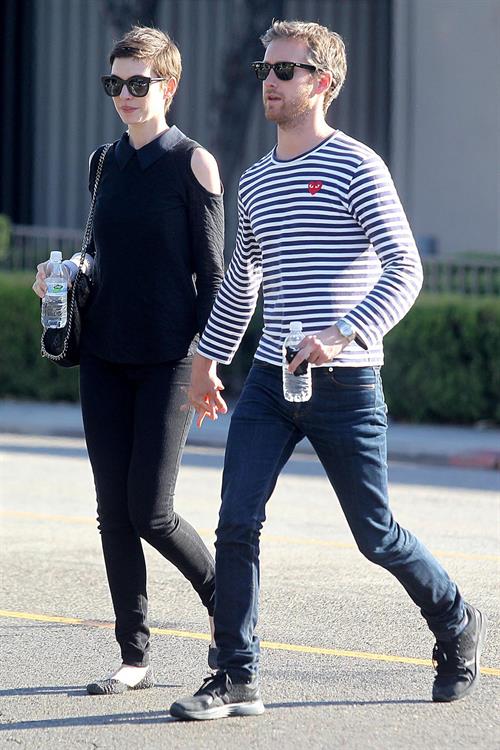 Anne Hathaway shopping in Los Angeles on June 22, 2012