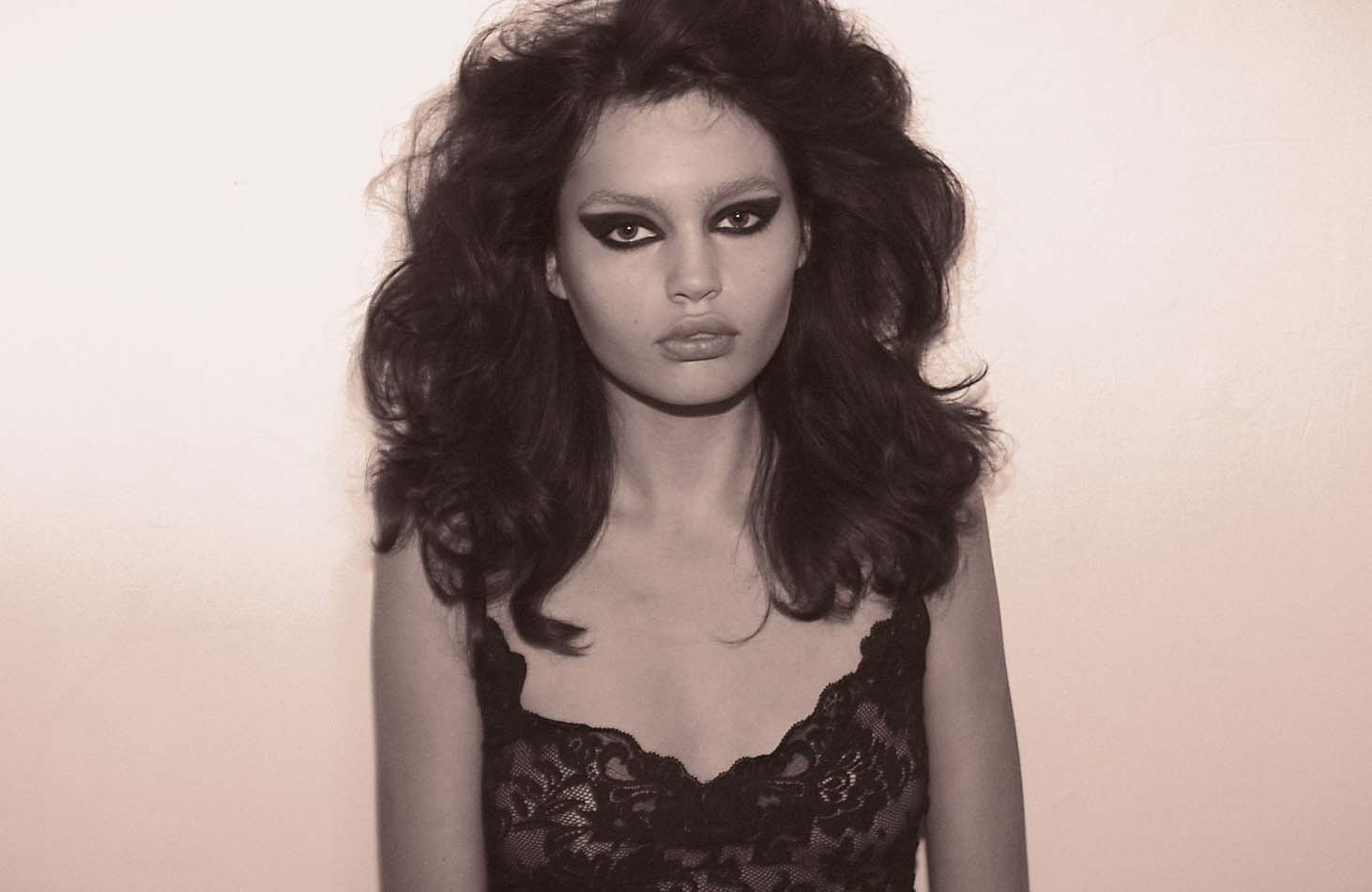 Nastassia Lindes in lingerie