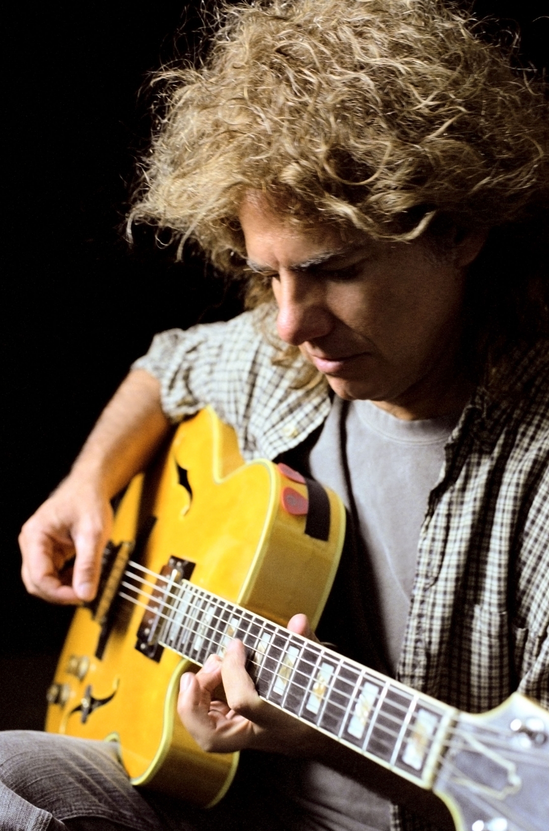 Pat. Гитарист Pat Metheny. ПЭТ Мэтини. ПЭТ Мэтини гитарист. Pat Metheny гитара.