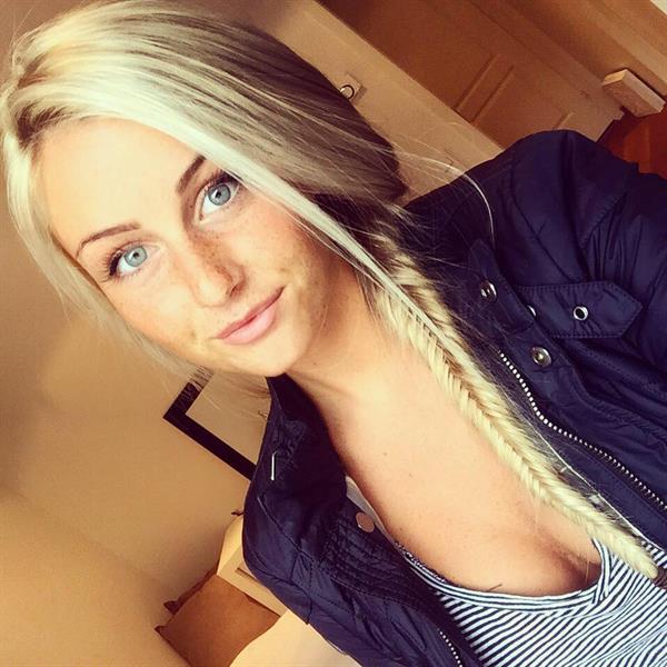 Cecilie Nordahl taking a selfie