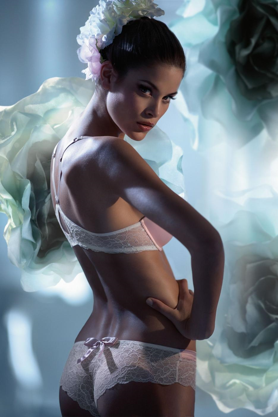 Jenna Pietersen in lingerie - ass