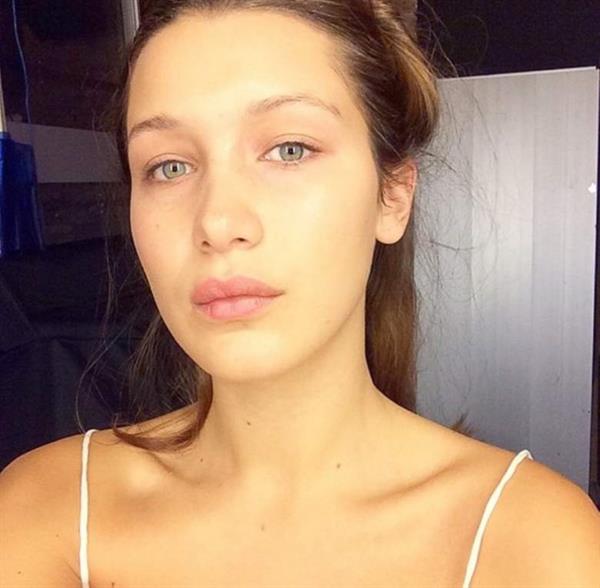 Bella Hadid taking a selfie