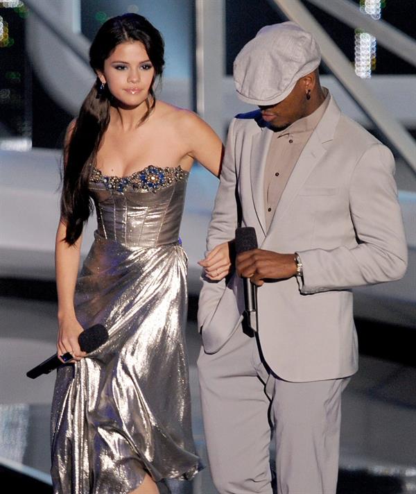 Selena Gomez attends the 2010 MTV Video Music Awards on September 12, 2010