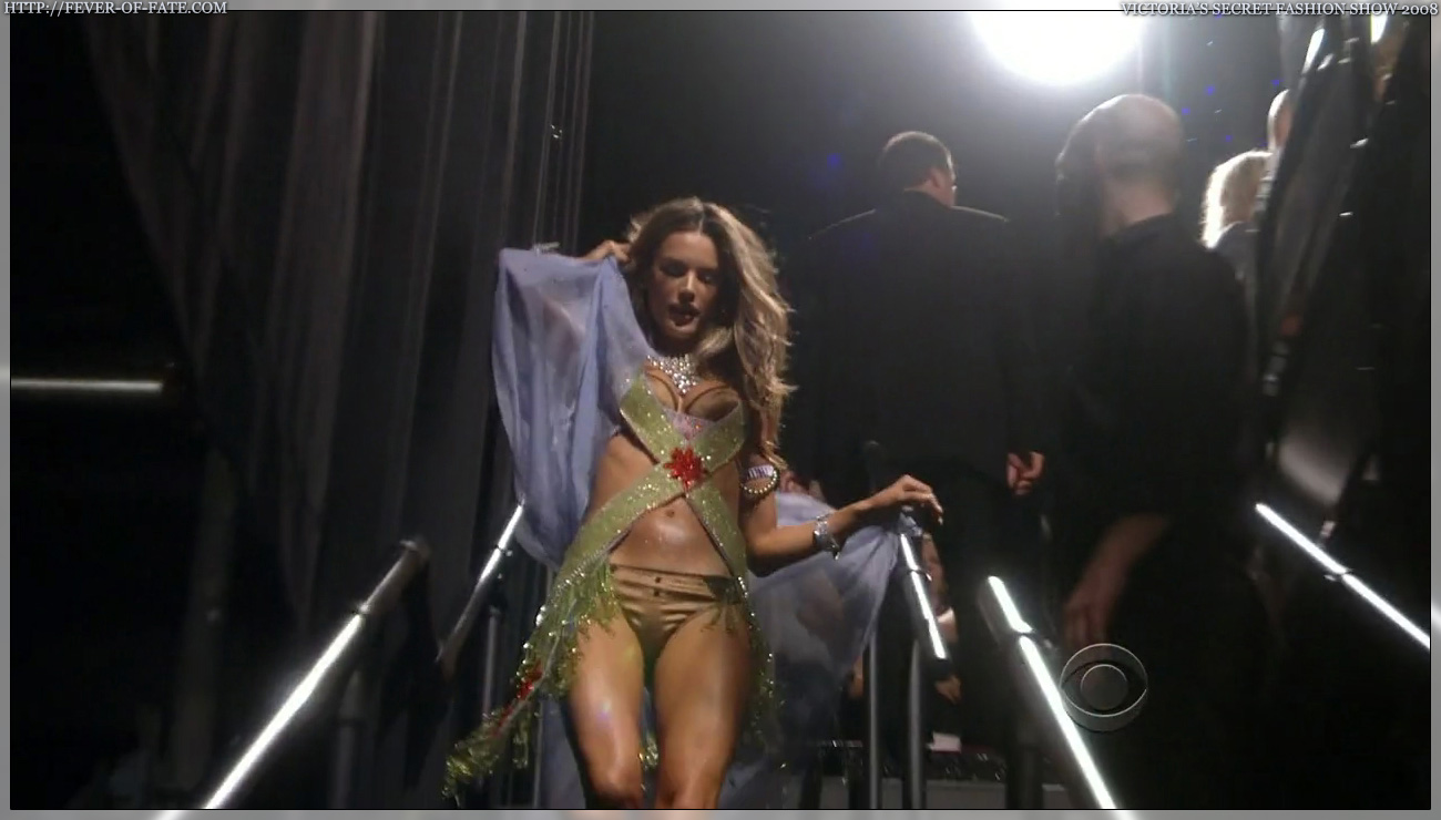 Alessandra Ambrosio in lingerie