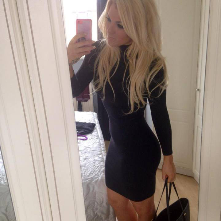 Elise taking a selfie