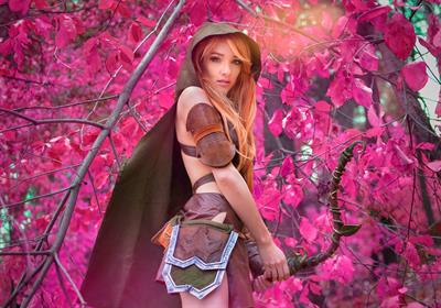 Lyz Brickley - Elf Cosplay