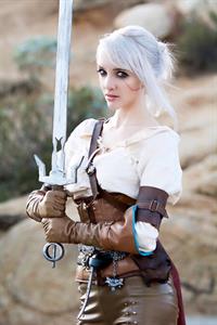 Lyz Brickley- Ciri Cosplay