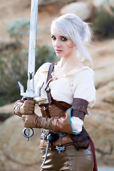 Lyz Brickley- Ciri Cosplay