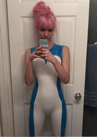 Lyz Brickley taking a selfie