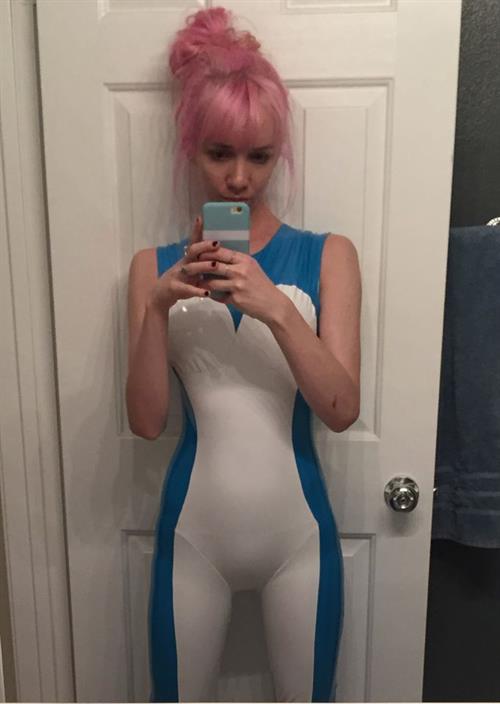 Lyz Brickley taking a selfie