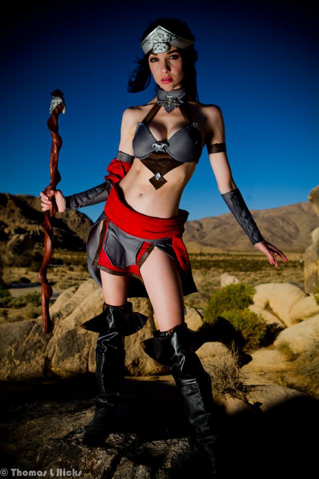 Lyz Brickley - Diablo 3 Wizard Cosplay