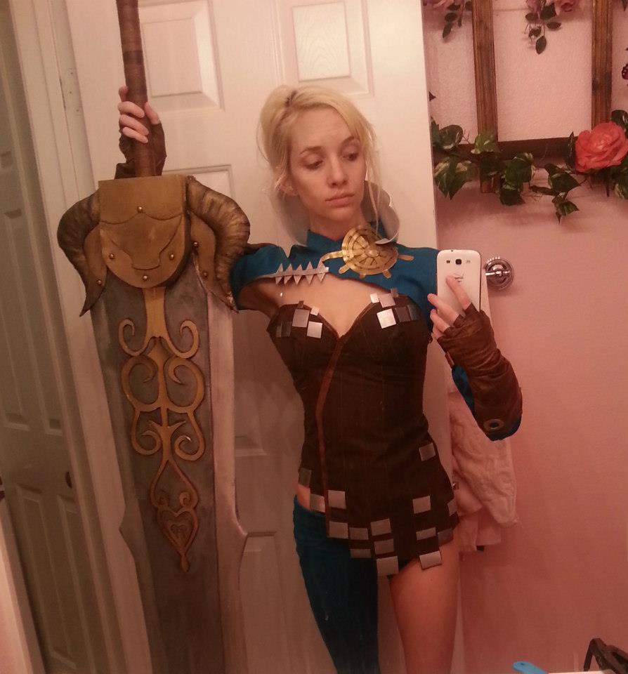 Lyz Brickley - Castanic Slayer Cosplay