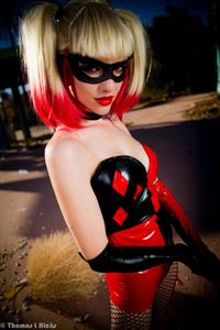 Lyz Brickley - Harley Quinn Cosplay
