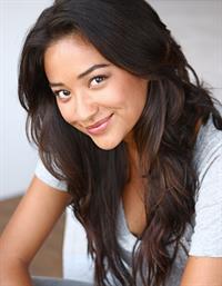 Shay Mitchell Pictures Shay Mitchell