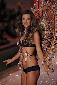 Alessandra Ambrosio in lingerie
