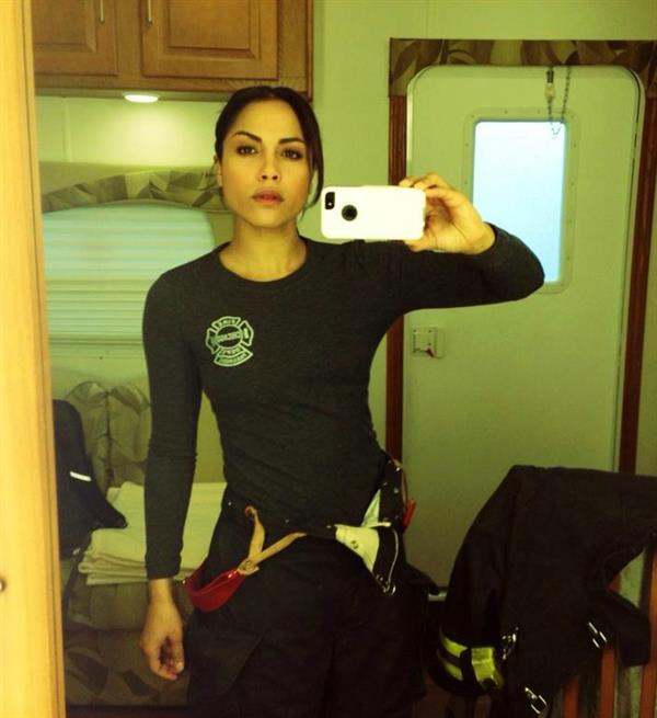 Monica Raymund taking a selfie