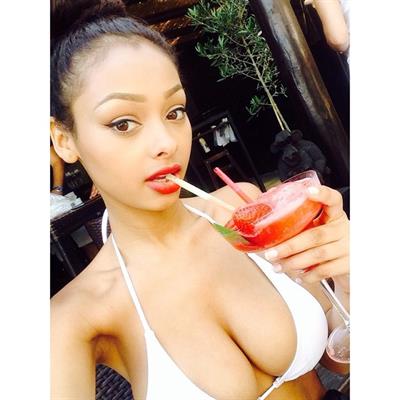 Jayde Pierce in a bikini taking a selfie