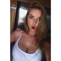 Lauren Hanley taking a selfie