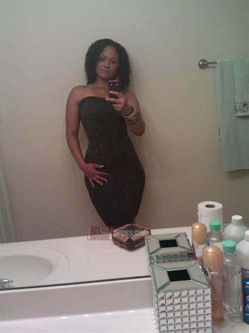 Maliah Michel taking a selfie