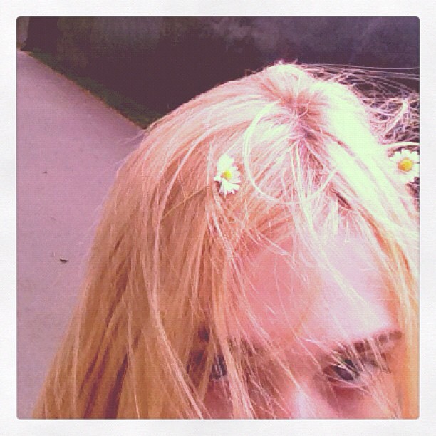 Elle Fanning taking a selfie