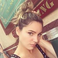 Kelly Brook taking a selfie
