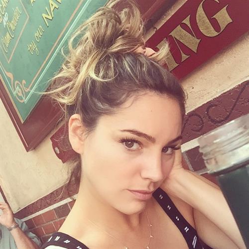 Kelly Brook taking a selfie