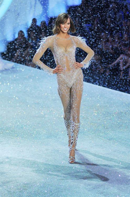 Karlie Kloss in lingerie