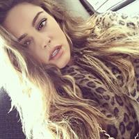 Kelly Brook taking a selfie