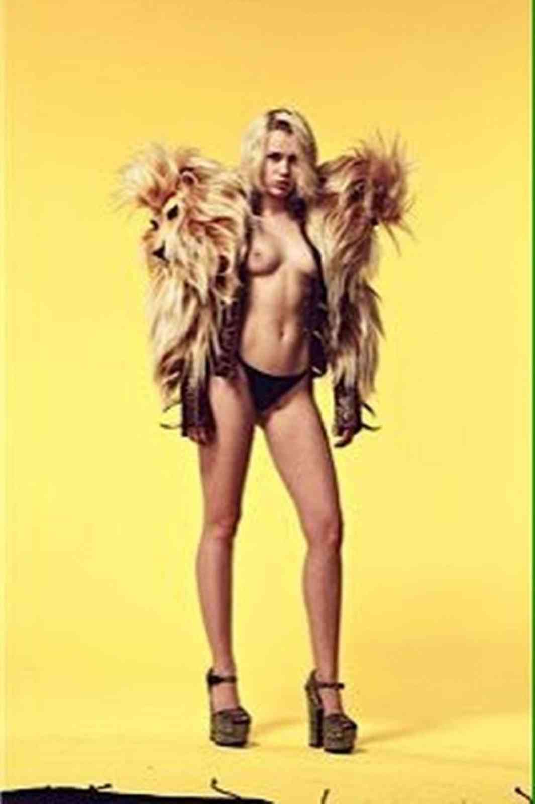 Miley Cyrus - breasts