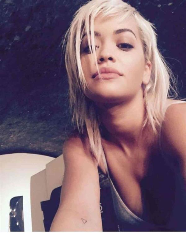 Rita Ora taking a selfie