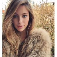 Mathilde Gøhler taking a selfie