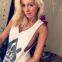 Annelise Marie taking a selfie