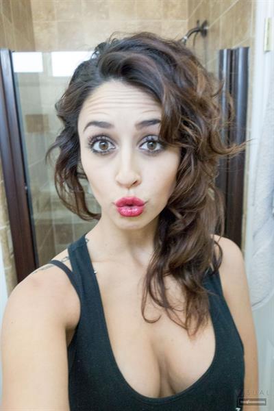 Tianna Gregory taking a selfie