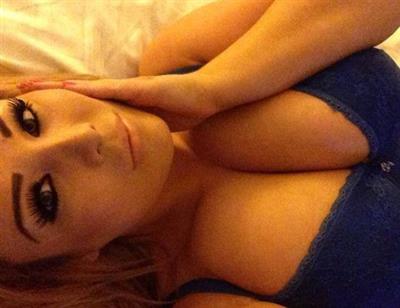 Charlotte Fox taking a selfie