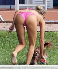 Joanna Krupa Bikini Pictures Joanna Krupa in a bikini - ass