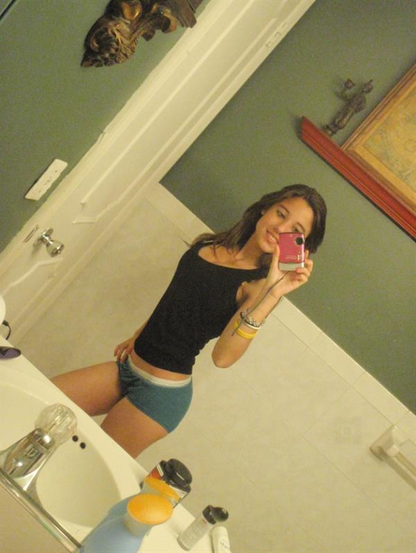 Angie Varona taking a selfie